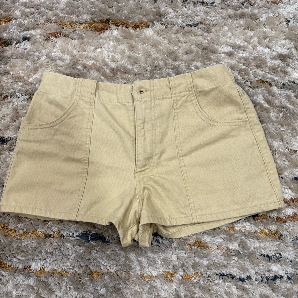 Khaki shorts from forever 22 , size M . Never worn with no tags .